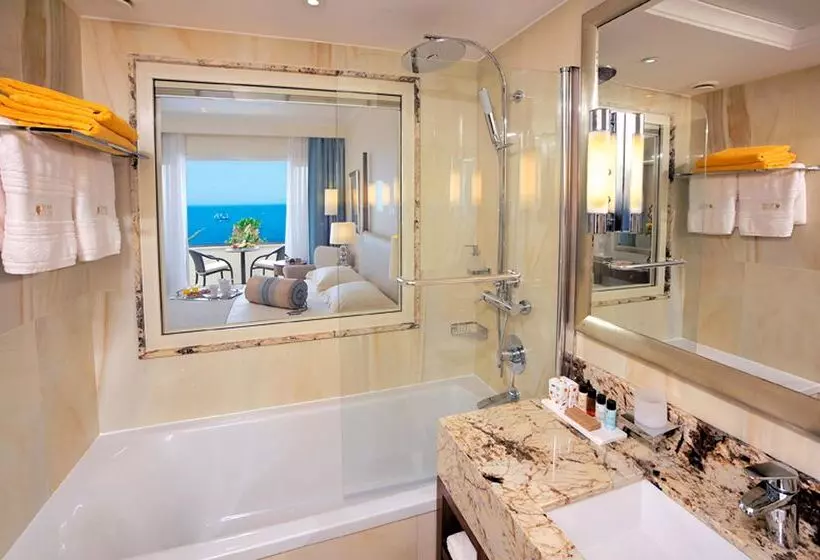 Hotel Alexander The Great Beach