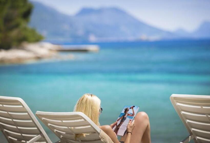 هتل Aminess Grand Azur