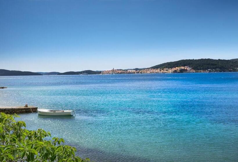 هتل Aminess Grand Azur