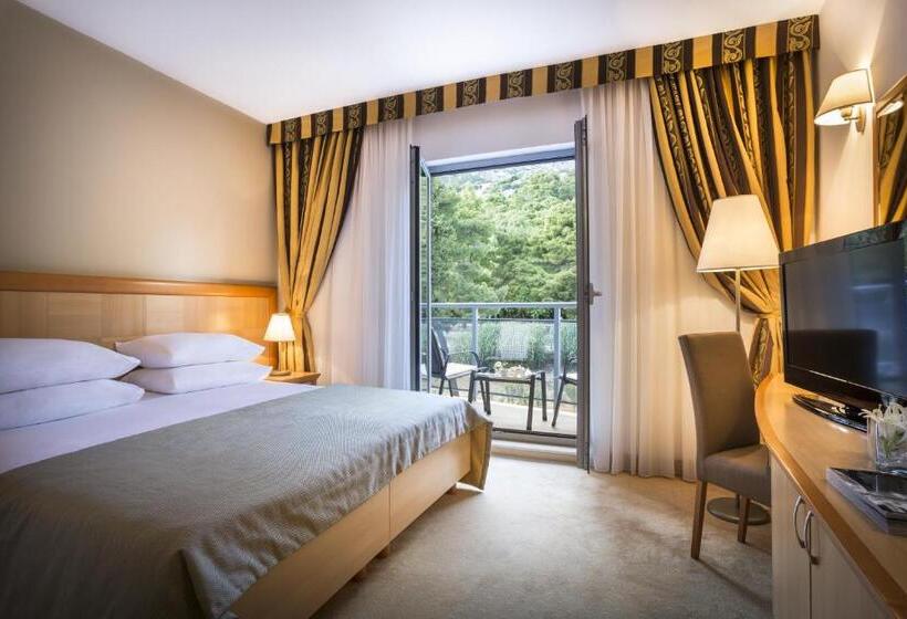 هتل Aminess Grand Azur