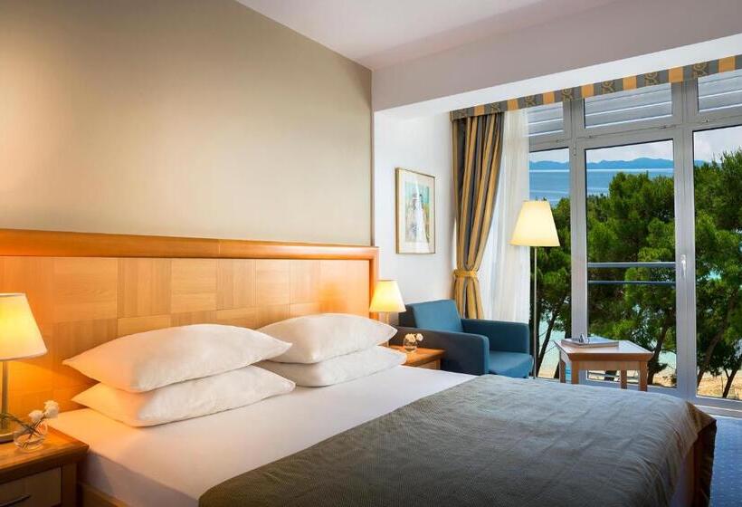 هتل Aminess Grand Azur