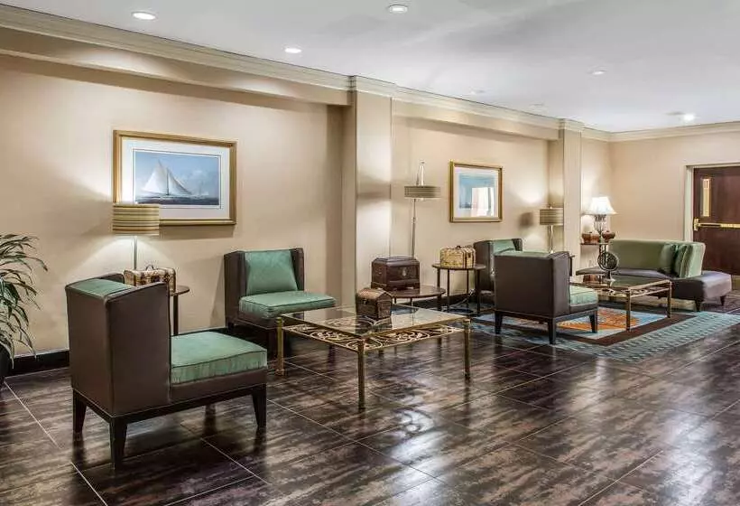 Отель Clarion Inn New London Mystic