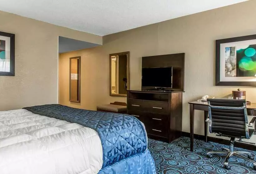 Отель Clarion Inn New London Mystic