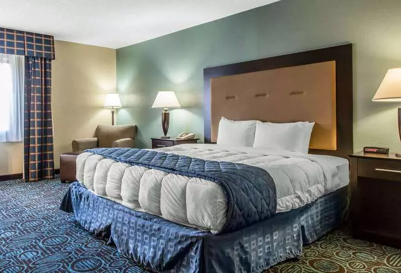 Отель Clarion Inn New London Mystic