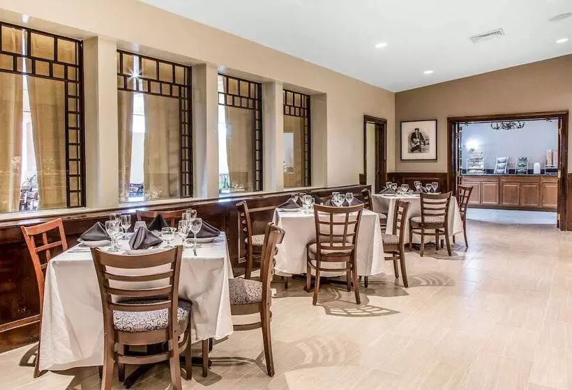 Отель Clarion Inn New London Mystic