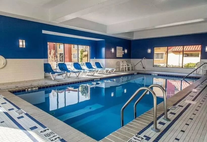 Отель Clarion Inn New London Mystic