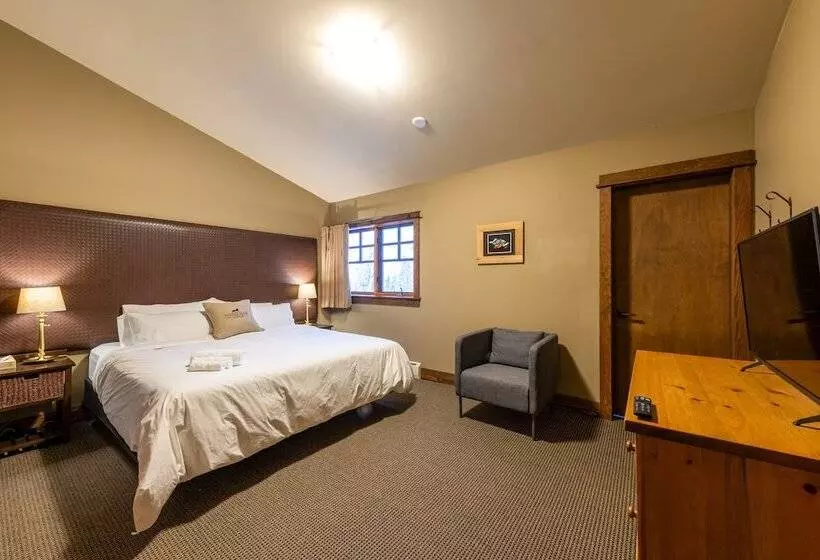 Отель Copper Horse Lodge