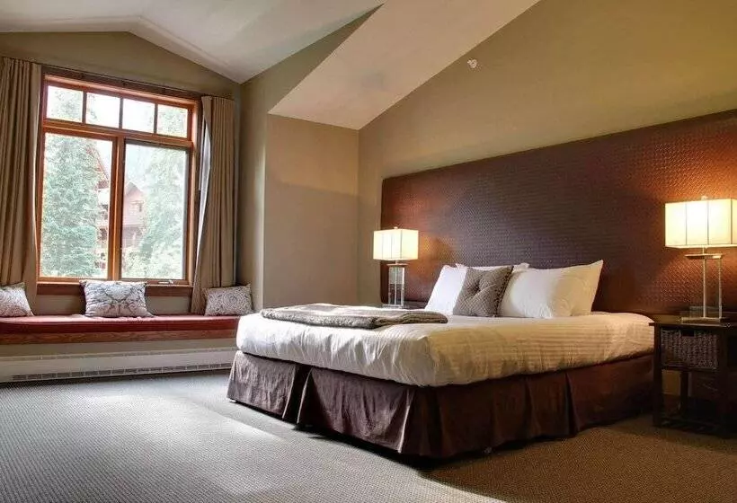 Отель Copper Horse Lodge