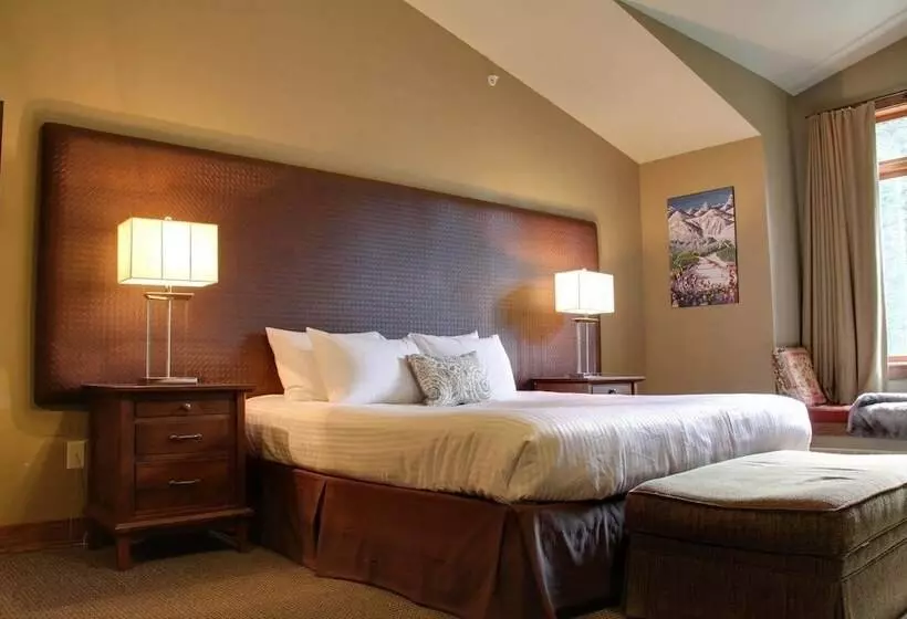 Отель Copper Horse Lodge