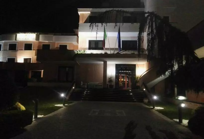 ホテル De La Ville