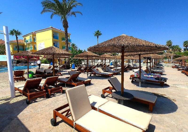 هتل Malama Beach Holiday Village