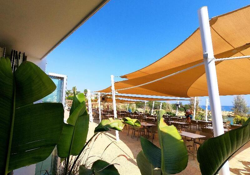 هتل Malama Beach Holiday Village