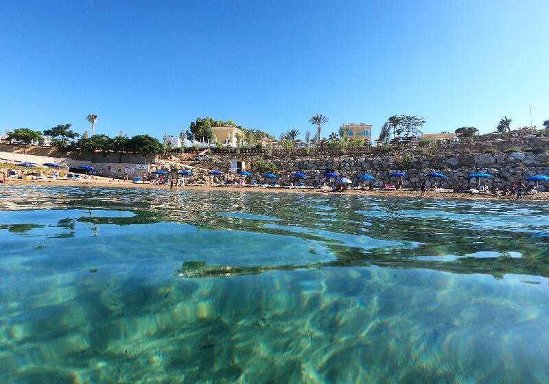 هتل Malama Beach Holiday Village