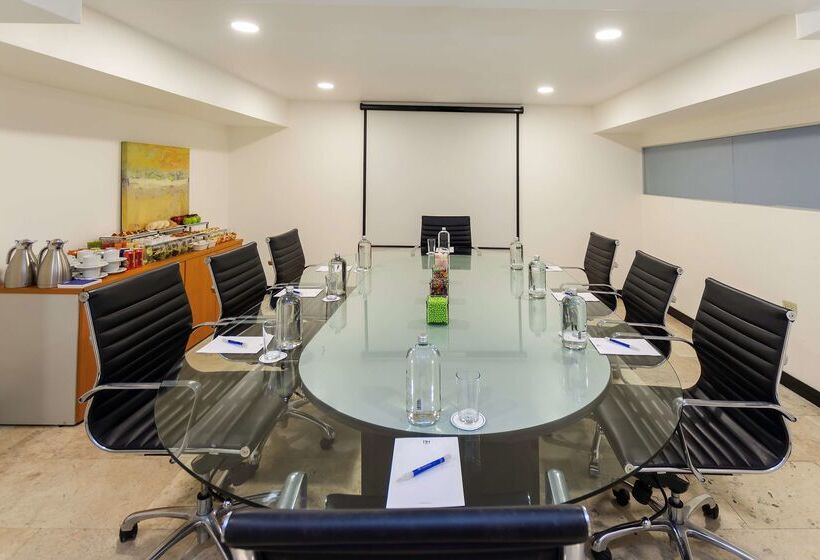 هتل NH Puebla Centro Historico