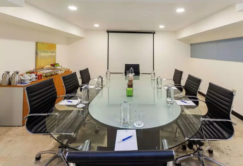 هتل NH Puebla Centro Historico