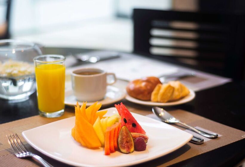 هتل NH Puebla Centro Historico