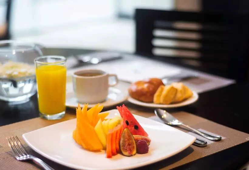 هتل NH Puebla Centro Historico