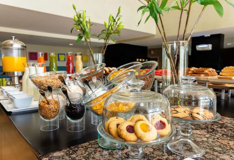 هتل NH Puebla Centro Historico