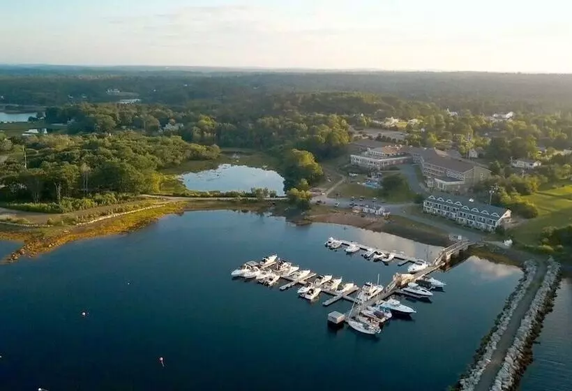 Отель Oak Island Resort & Conference Centre