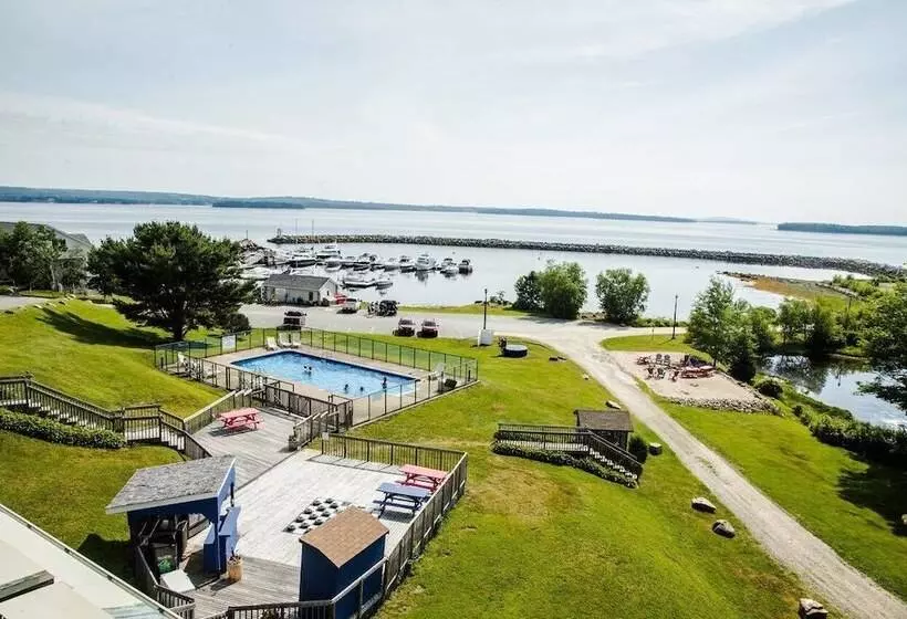 Отель Oak Island Resort & Conference Centre