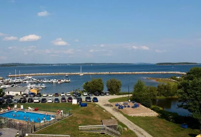 Отель Oak Island Resort & Conference Centre