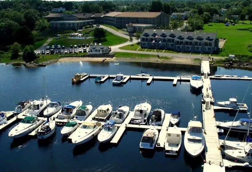 Отель Oak Island Resort & Conference Centre