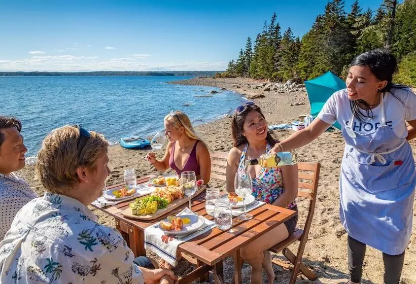 Отель Oak Island Resort & Conference Centre