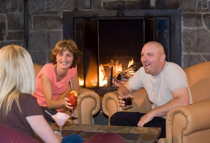 Отель Oak Island Resort & Conference Centre