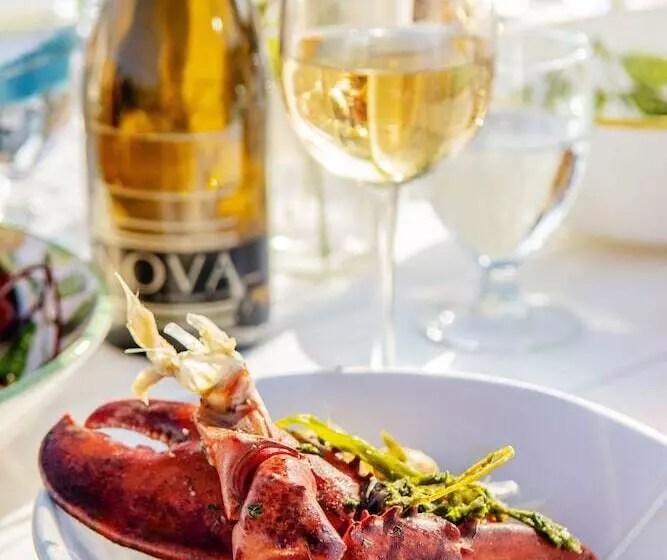 Отель Oak Island Resort & Conference Centre