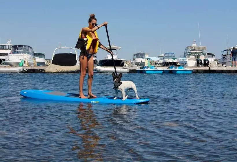 Отель Oak Island Resort & Conference Centre