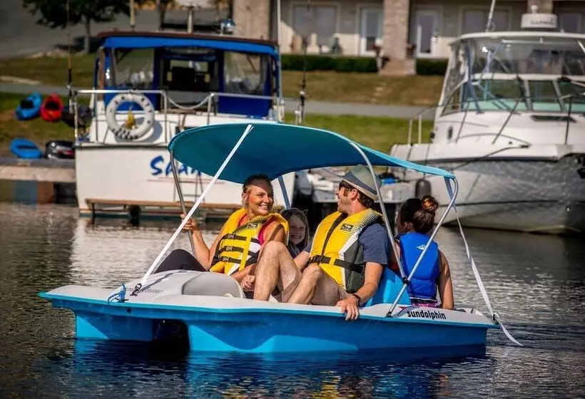 Отель Oak Island Resort & Conference Centre