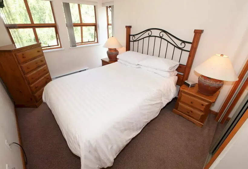 ホテル Stoney Creek