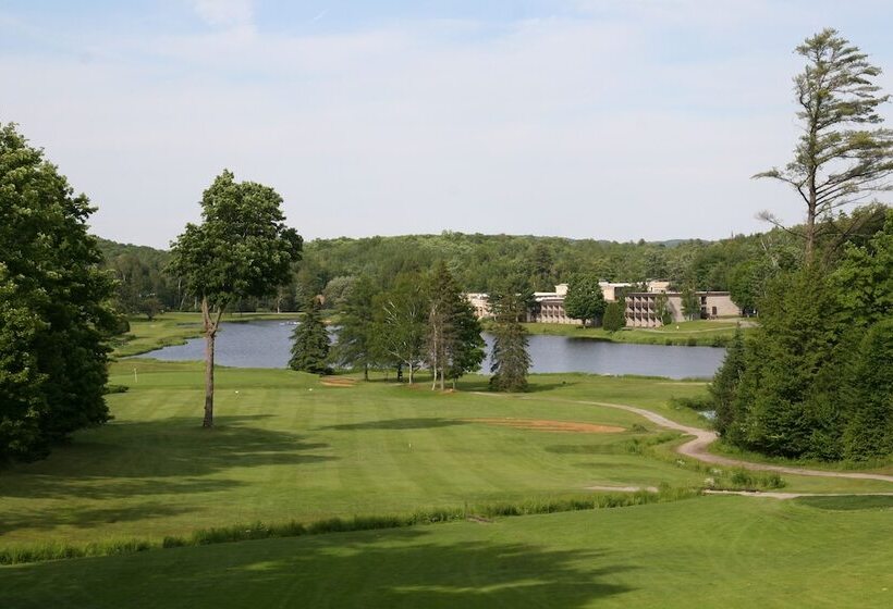Szálloda Pinestone Resort & Conference Centre
