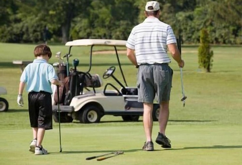 Szálloda Pinestone Resort & Conference Centre