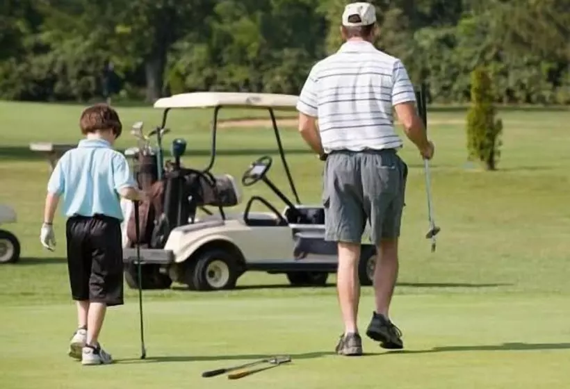 Hotelli Pinestone Resort & Conference Centre