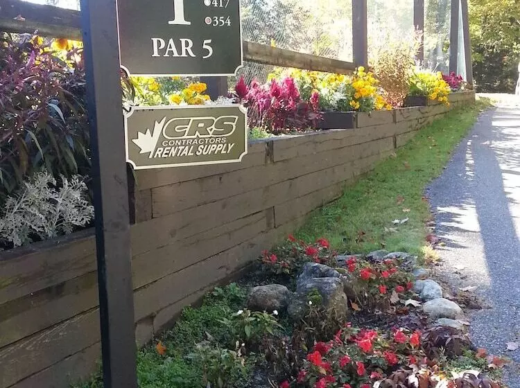 Hotelli Pinestone Resort & Conference Centre