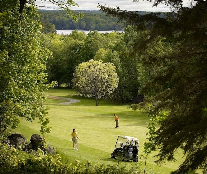 Szálloda Pinestone Resort & Conference Centre
