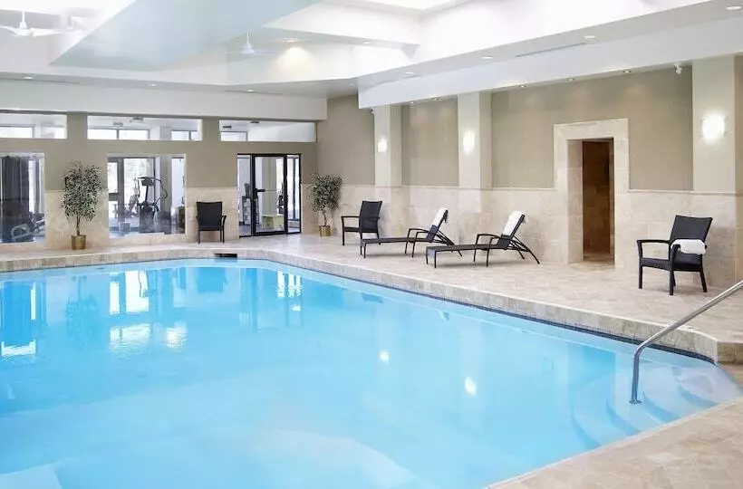 Hotelli Pinestone Resort & Conference Centre