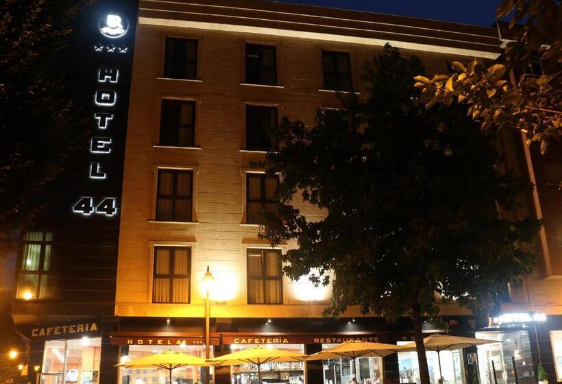 هتل 44