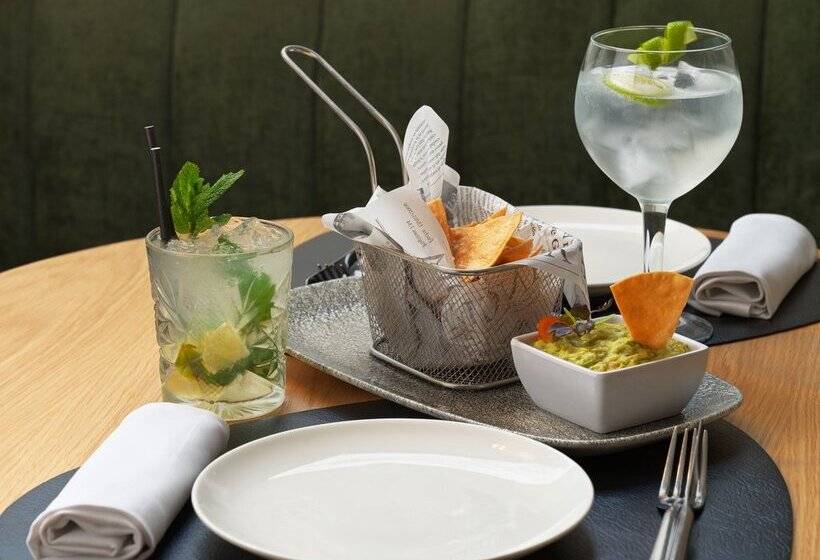 Отель H10 Casanova