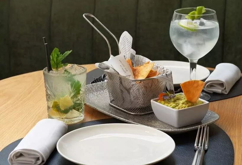 Отель H10 Casanova