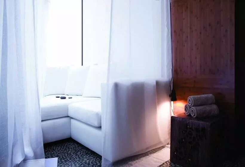 Отель H10 Casanova