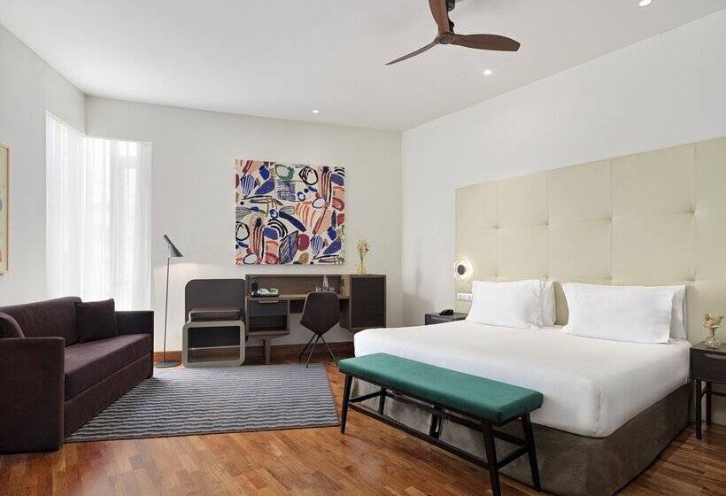 Отель H10 Casanova