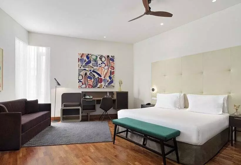 Отель H10 Casanova