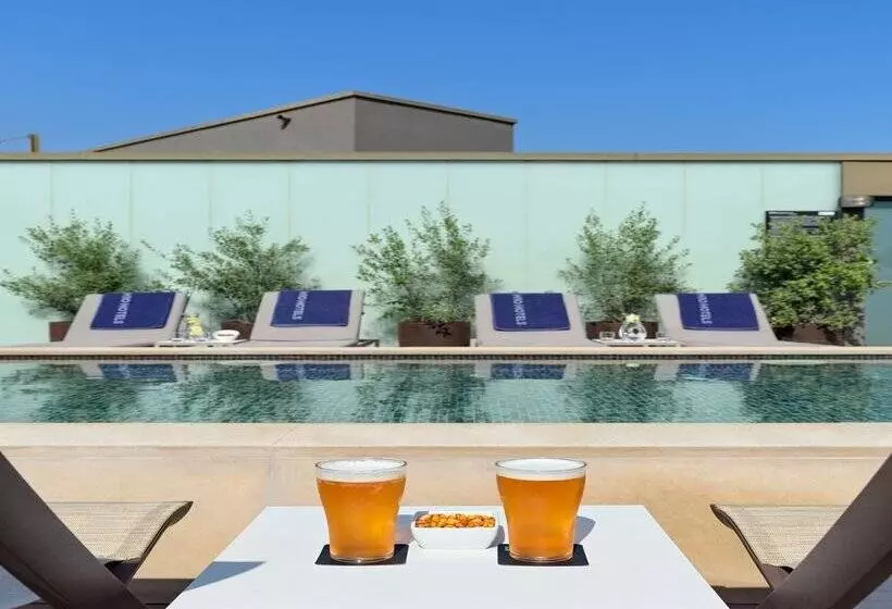 Отель H10 Casanova