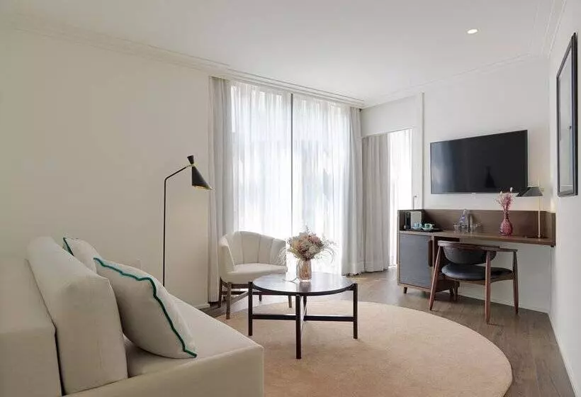 Отель H10 Casanova