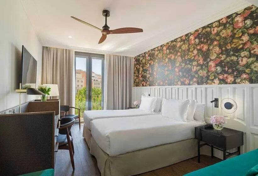 Отель H10 Casanova