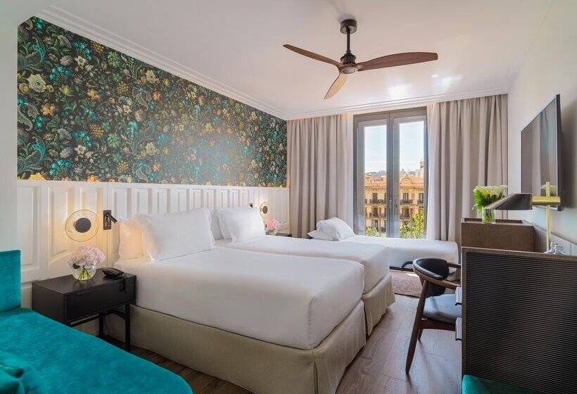 Отель H10 Casanova