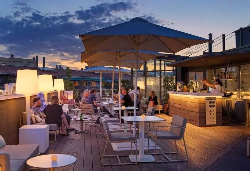 Отель H10 Casanova