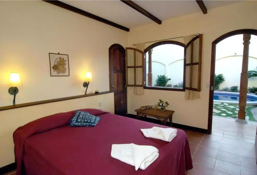 هتل Patio Del Malinche